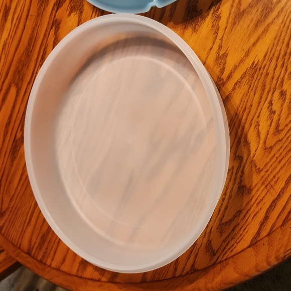 Tupperware Serving Tray with lid - Picture 5 of 6